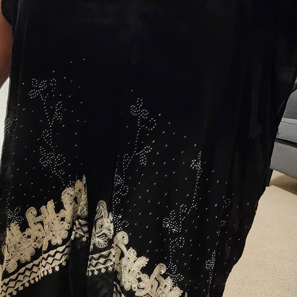 Black Wrap with off white design - Picture 4 of 7